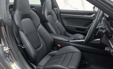 Porsche 911 Targa 4 (992) 17