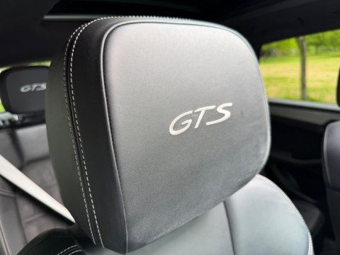 Porsche Macan GTS PDK 32