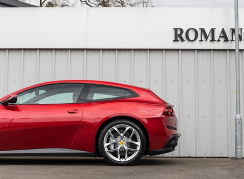 Ferrari GTC4 Lusso T 31