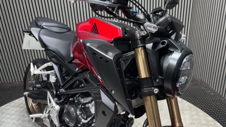 Honda CB 2024 ONLY 3K EXCELLENT CONDITION WARRANTY 125CC 15