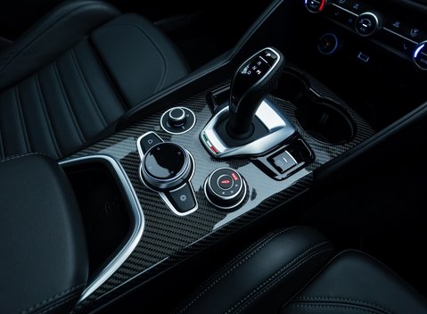 Alfa Romeo Giulia QUADRIFOGLIO 26