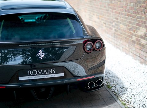 Ferrari GTC4 Lusso 11