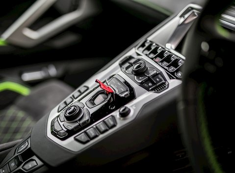 Lamborghini Aventador S 16