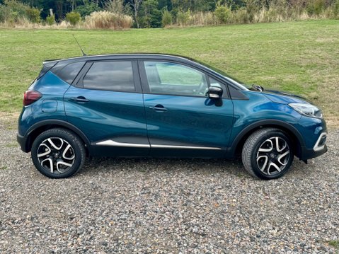 Renault Captur ICONIC TCE 2