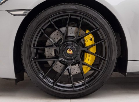 Porsche 911 Targa 4 GTS (991.2) 17