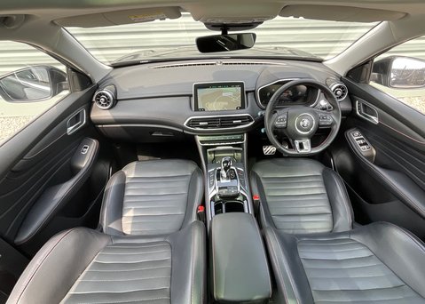 MG HS 1.5 T-GDI EXCLUSIVE PHEV 12