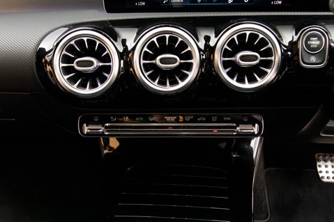 Mercedes-Benz CLA Class CLA 220 AMG LINE PREMIUM PLUS 41
