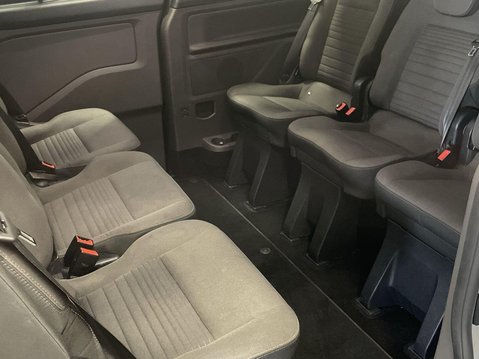 Ford Tourneo Custom 2.0 320 EcoBlue Titanium Minibus Double Cab 5dr Diesel Auto L2 Euro 6 (s/s) 18