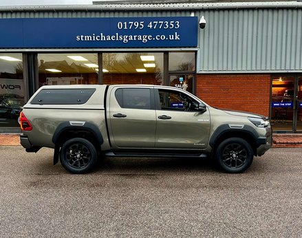 Toyota Hilux 2.8 HI-Luxury Invincible X D-4D 4WD Double Cab Auto 4WD 5dr 10