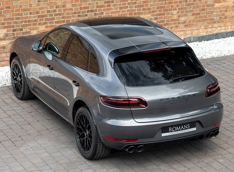 Porsche Macan GTS 9