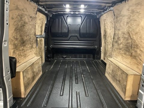 Ford Transit Custom 320 LIMITED L1H1 P/V 8