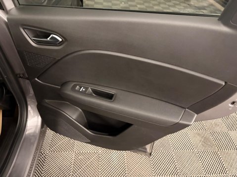 Renault Captur 1.6 E-TECH techno Auto Euro 6 (s/s) 5dr 31