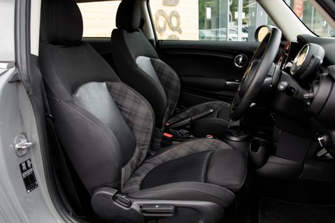 Mini Hatch COOPER 28