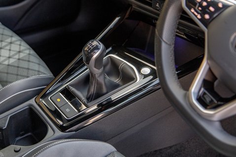 Volkswagen Golf R-LINE TSI 30