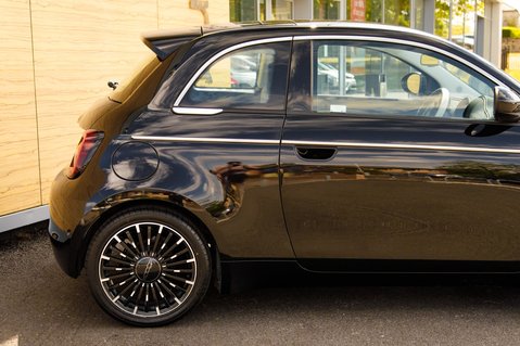 Fiat 500e LA PRIMA 8