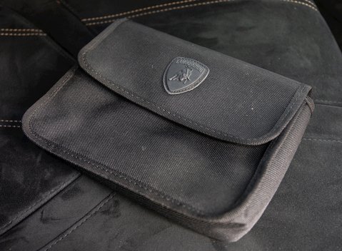 Lamborghini Huracan LP640-4 Performante 28