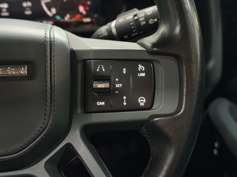 Land Rover Defender 3.0 D300 MHEV X-Dynamic HSE SUV 5dr Diesel Auto 4WD Euro 6 (s/s) (300 ps) 31