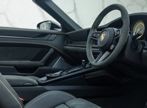 Porsche 911 Targa 4 GTS (992) 16