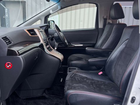 Toyota Vellfire GOLDEN EYES II V6 12