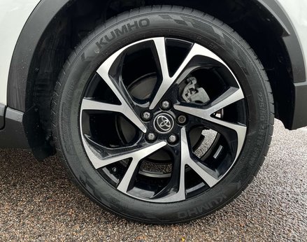 Toyota C-HR 1.8 C-HR-Dynamic HEV CVT 5dr 13