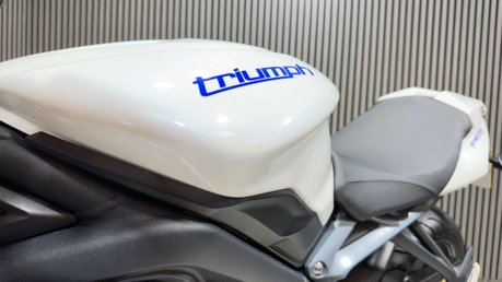 Triumph Street Triple 2013 ONLY 13K STUNNING EXAMPLE NEW MOT WARRANTY 26