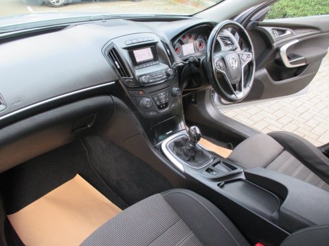 Vauxhall Insignia 1.8 16V SRi Euro 5 5dr 16