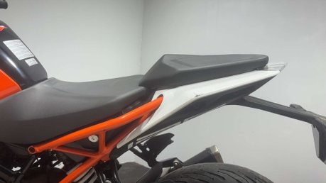 KTM Duke 2020 ONLY 10K RUNNING PROJECT BIKE SPARES OR REPAIR 125CC 20