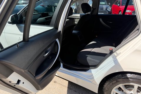 BMW 3 Series 320I SE TOURING AUTOMATIC -APPLE CAR PLAY -CAMERAS -XENONS -LOW MILEAGE 28