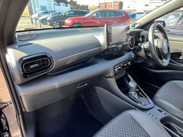 Toyota Yaris 1.5 Yaris Dynamic HEV CVT 5dr 17