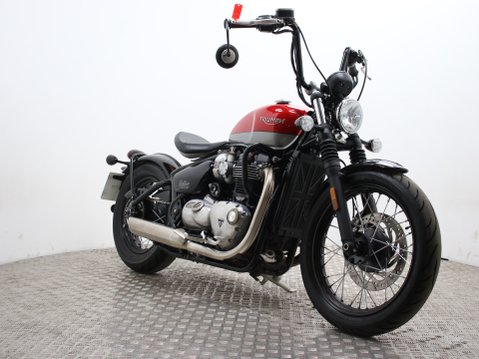 Triumph Bobber BONNEVILLE BOBBER 3