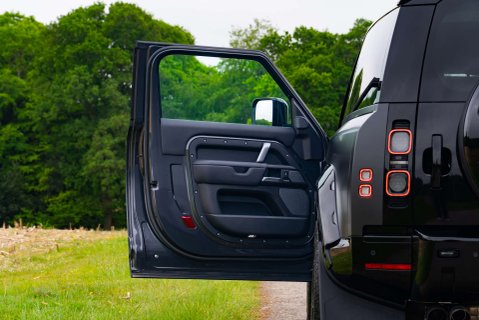 Land Rover Defender V8 Carpathian Edition 7