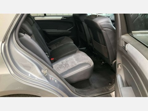 Mercedes-Benz M Class 3.0 ML300 CDI V6 BlueEfficiency Sport SUV 5dr Diesel G-Tronic 4WD Euro 5 (2 10