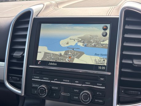Porsche Cayenne 3.0 V6 E-Hybrid S 5dr Petrol Plug-in Hybrid TiptronicS 4WD Euro 6 (416ps) 32