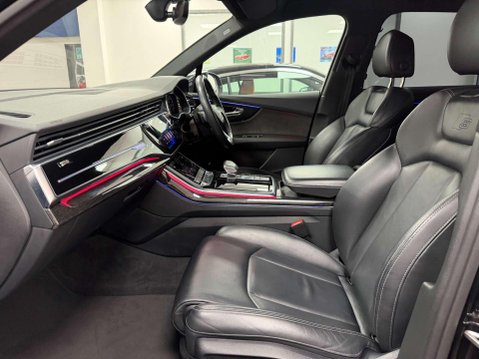 Audi Q7 3.0 TFSIe V6 55 Black Edition SUV 5dr Petrol Plug-in Hybrid Tiptronic quatt 33