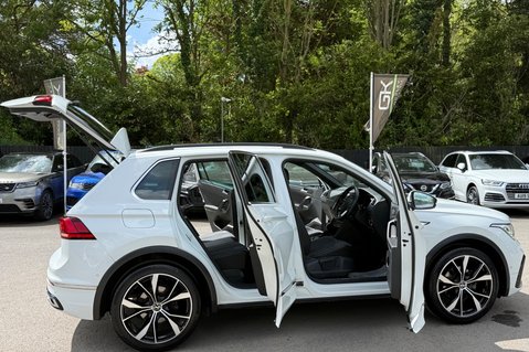 Volkswagen Tiguan R-LINE TSI DSG - ONE OWNER - APPLE CAR PLAY -ADAPTIVE CRUISE 17