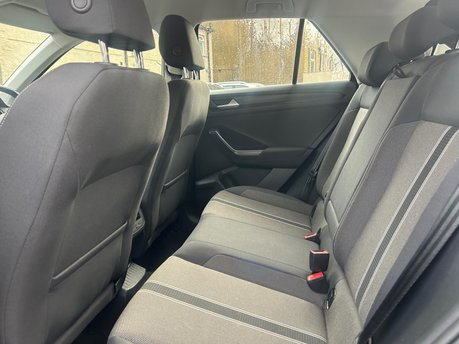 Volkswagen T-Roc SE TSI 11