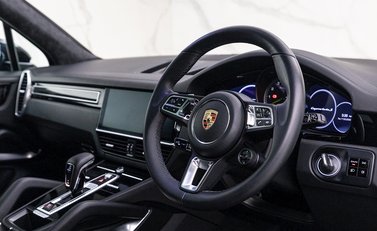 Porsche Cayenne Turbo S E-Hybrid 9