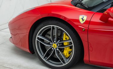 Ferrari 488 SPIDER 33