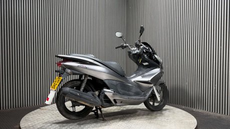 Honda PCX 2011 38K RUNNING PROJECT SCOOTER SPARES OR REPAIR 125CC 2
