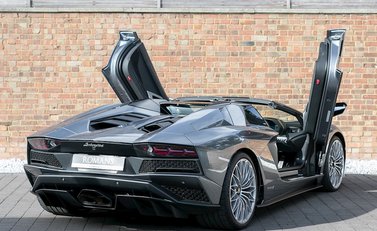 Lamborghini Aventador S LP740-4 Roadster 8