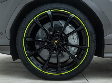 Lamborghini Urus GRAPHITE CAPSULE 