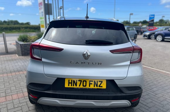 Renault Captur ICONIC 1.0 TCE 8
