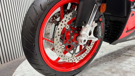 Aprilia Tuono 660 2021 ONLY 11K STUNNING BIKE NEW TYRES MID WEIGHT NAKED 21