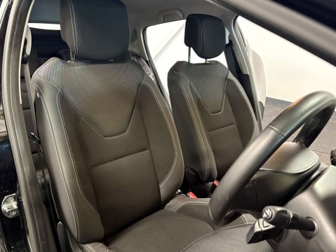 Renault Clio ICONIC TCE 11