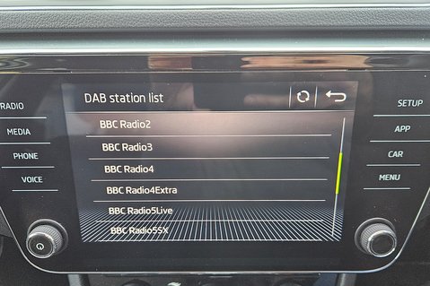 Skoda Superb SE TSI AUTOMATIC. 1 PREVIOUS KEEPER.. APPLE PLAY.. 5 MAIN DEALER SERVICE 14