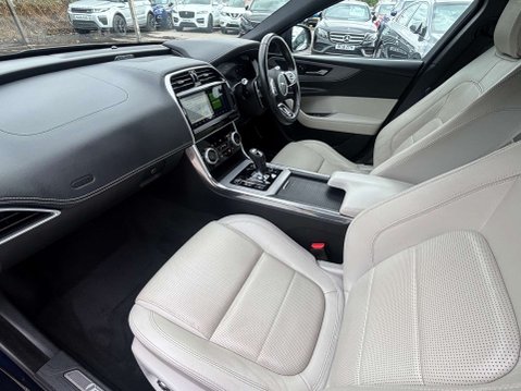 Jaguar XE 2.0 D180 R-Dynamic SE Saloon 4dr Diesel Auto Euro 6 (s/s) (180 ps) 44