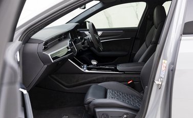 Audi RS6 Avant Carbon Black Urban 15