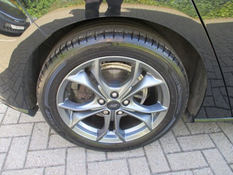 Ford Focus 1.0T EcoBoost ST-Line Euro 6 (s/s) 5dr 9