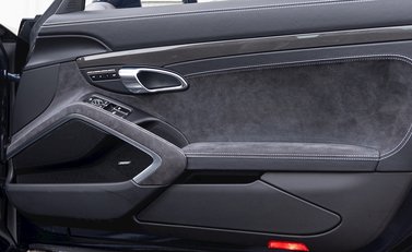 Porsche 911 Targa 4 GTS (991.2) 22