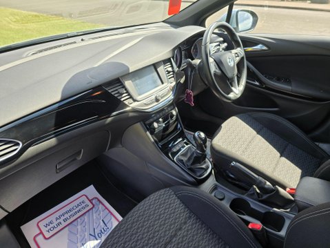 Vauxhall Astra 1.4i Turbo SRi Euro 6 5dr 17